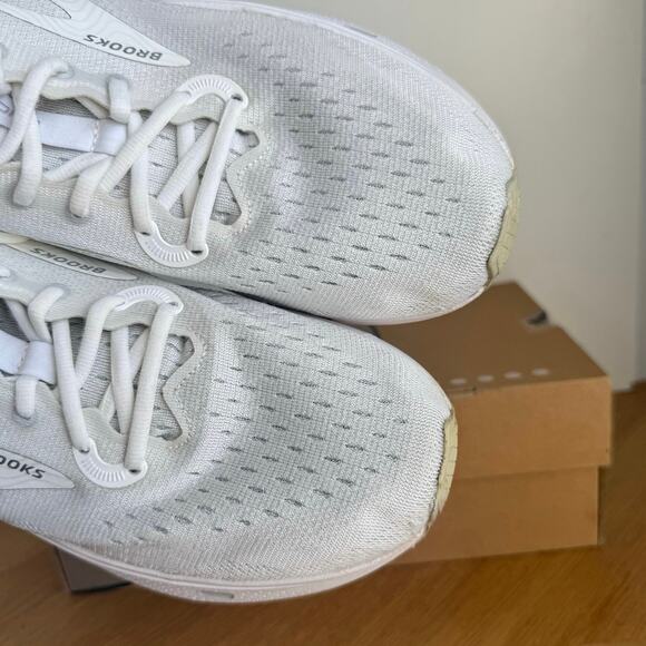 Brooks Ghost Max White Men Running Sneakers - SZ 10.5 main image 11